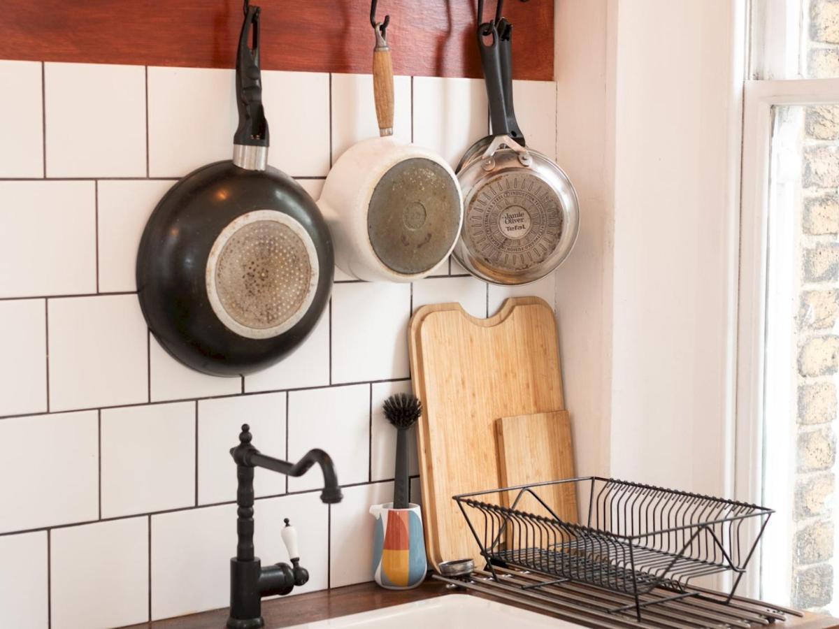 Pass The Keys Rustic And Quirky Flat In Charming Charlton Village Londýn Exteriér fotografie