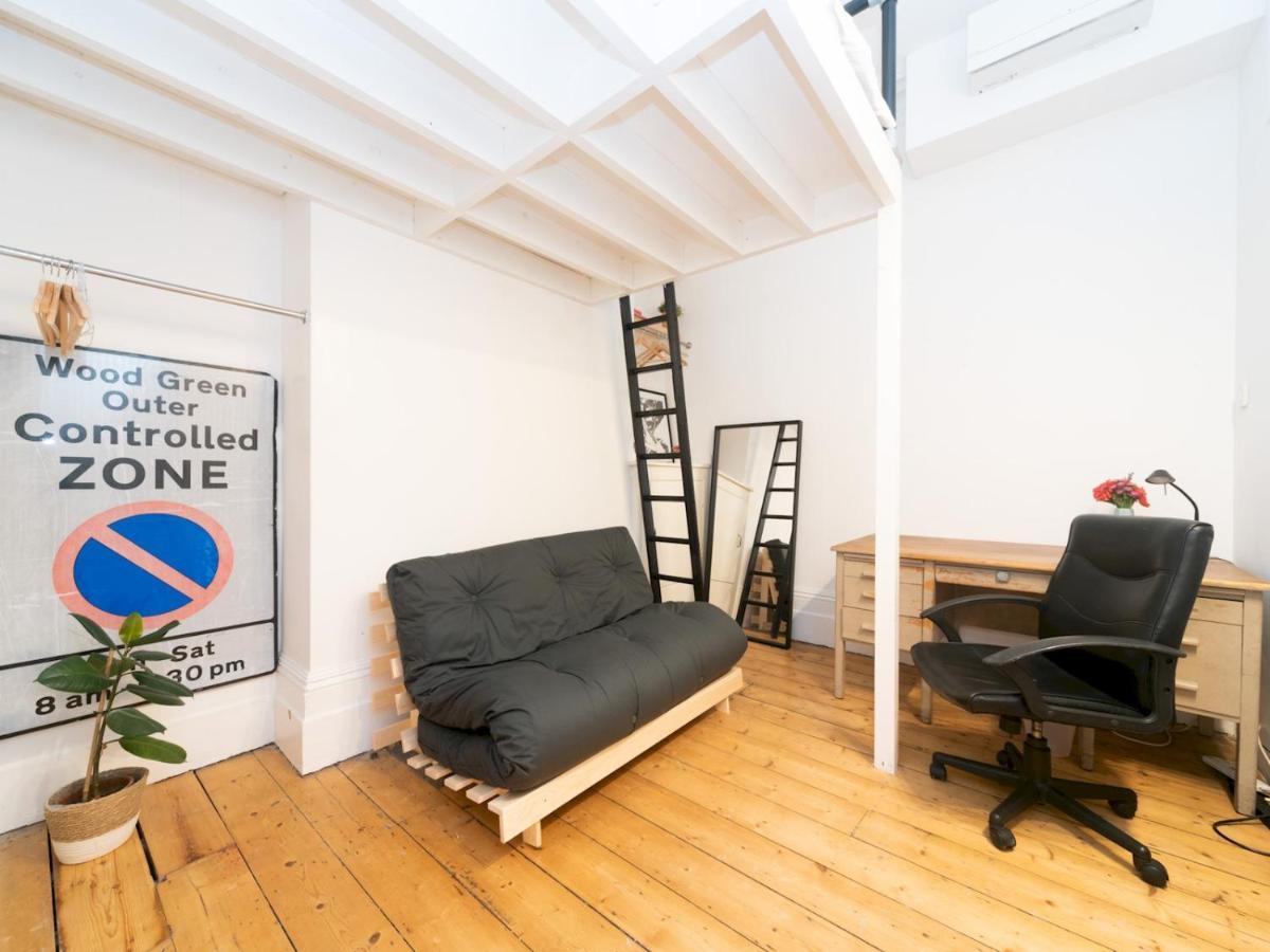 Pass The Keys Rustic And Quirky Flat In Charming Charlton Village Londýn Exteriér fotografie