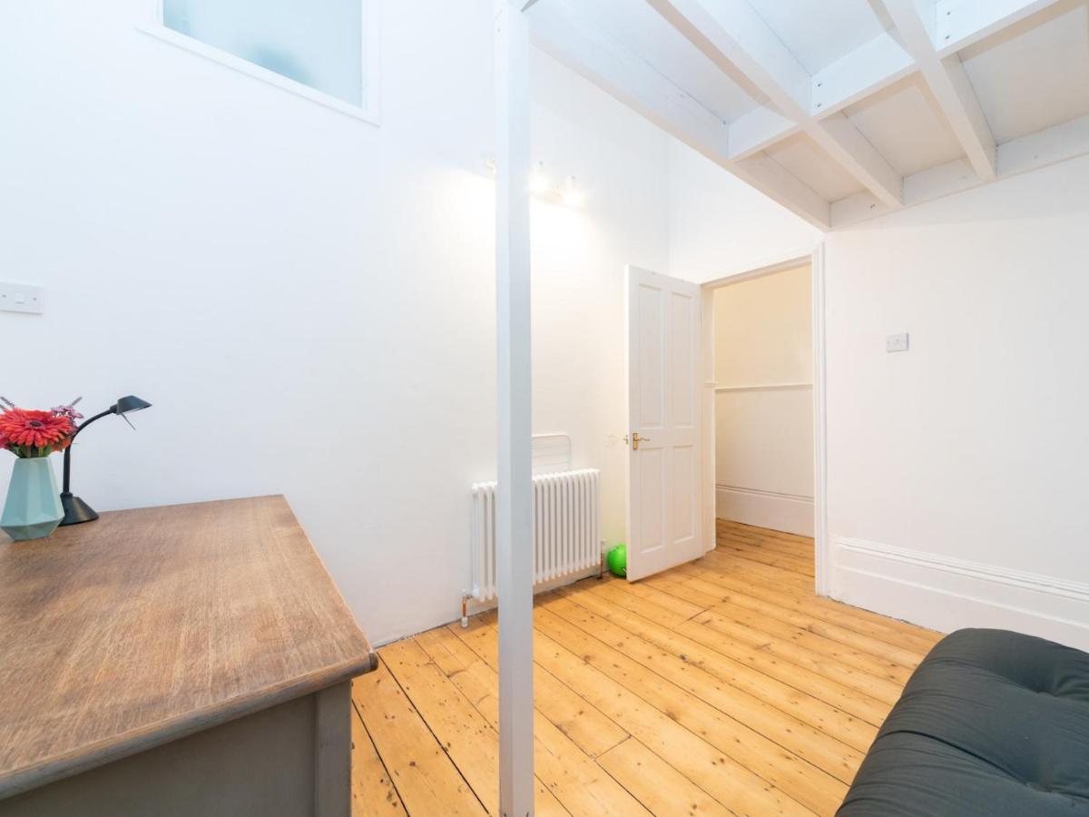 Pass The Keys Rustic And Quirky Flat In Charming Charlton Village Londýn Exteriér fotografie