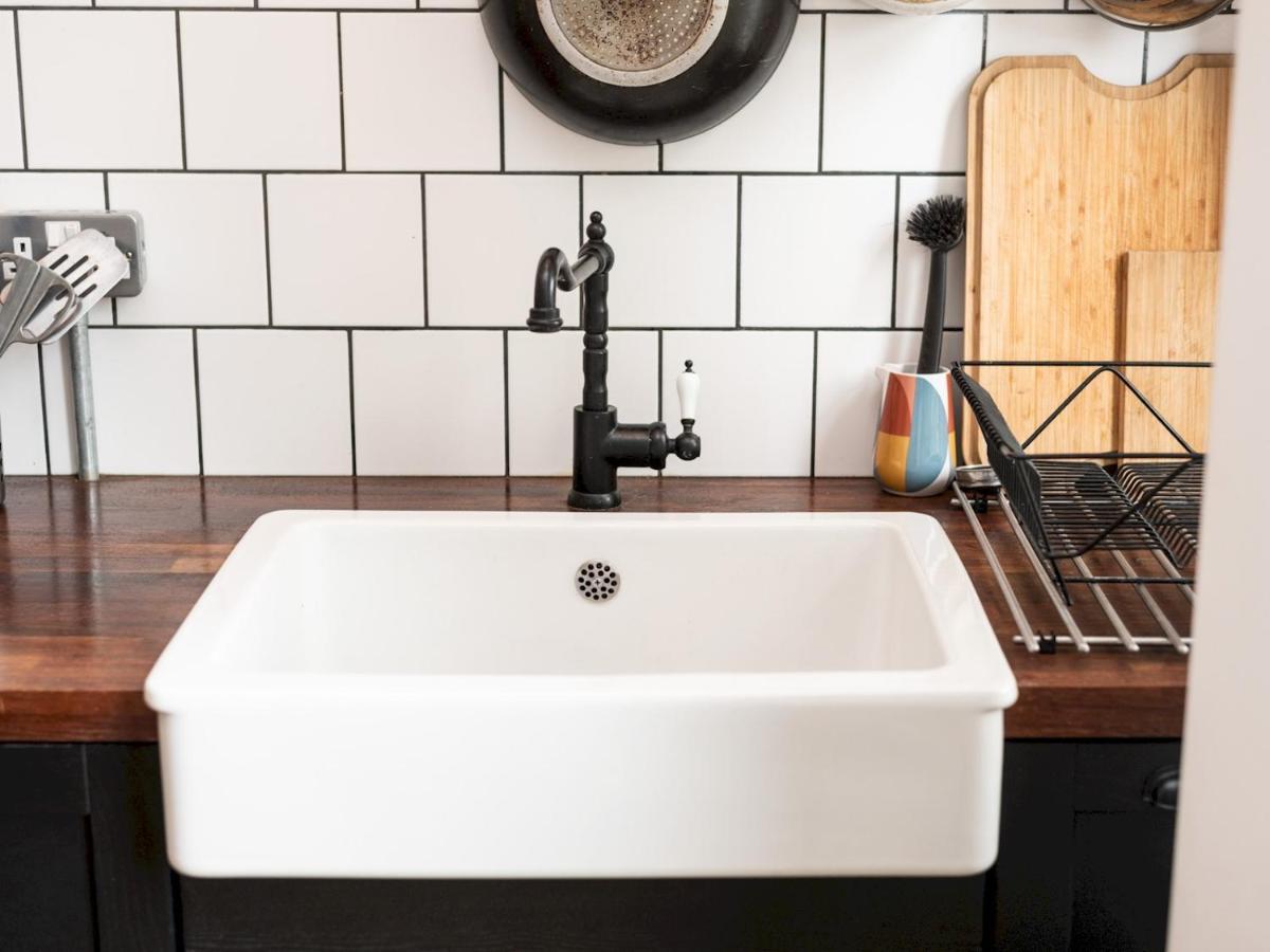 Pass The Keys Rustic And Quirky Flat In Charming Charlton Village Londýn Exteriér fotografie