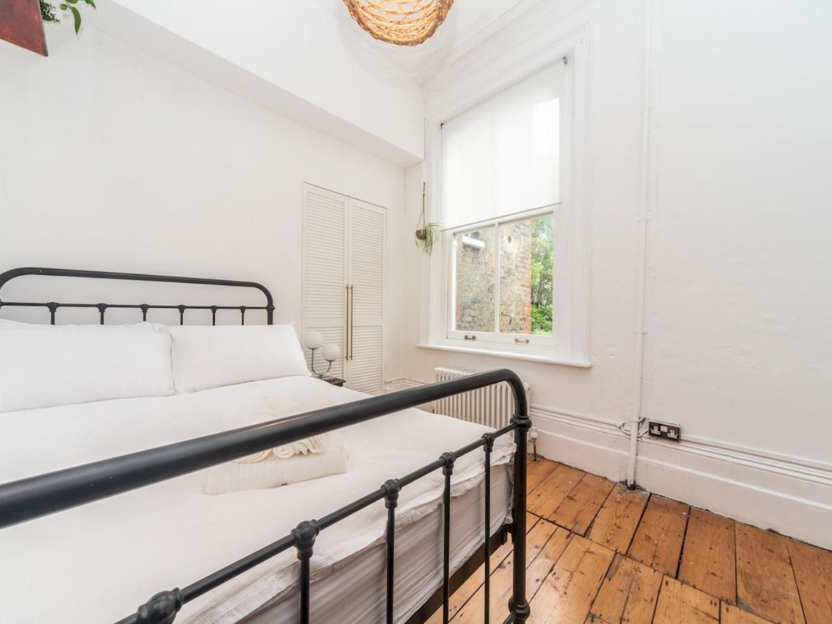Pass The Keys Rustic And Quirky Flat In Charming Charlton Village Londýn Exteriér fotografie